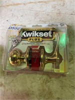 Kwikset Keyed Entry door knob set