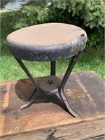 PRIMITIVE METAL MILKING STOOL WITH STAR