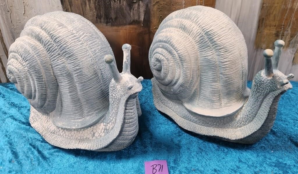 11 - PAIR OF SNAILS YARD DECOR 12"T (B71)