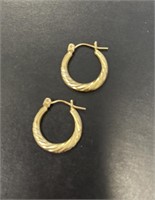Pair 14KT Gold Small Hoop Earrings