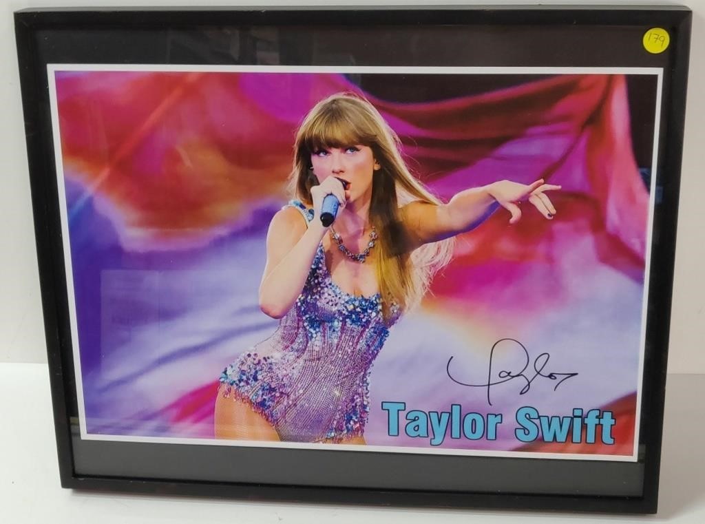 Taylor Swift Framed Print