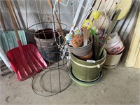 YARD ART AND PLANTERS, TOMATO CAGES