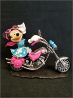 Pretty and Pink, Mickey and Friends' Fun on the