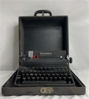 Vintage Remington Noiseless Model 7 Typewriter