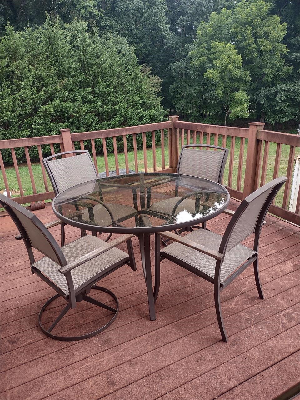 Outdoor Patio Table w 4 Chairs