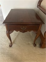 Wood end table w/drawer 22x27x27