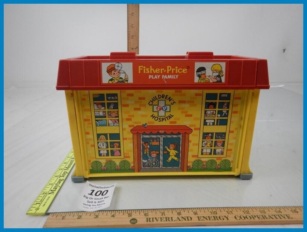 VINTAGE FISHER PRICE PLAY FAMILY CHILDRENS HOSPITA