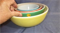 Vintage set of 4 nesting Pyrex mixing bowls