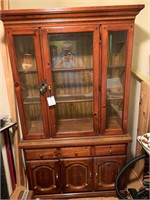 BEAUTIFUL BROYHILL CHINA HUTCH