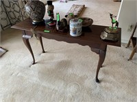 QUEEN ANNE ACCENT  /SOFA TABLE