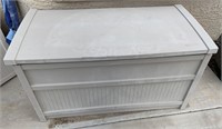 Medium/large Suncast Plastic Patio Deck Box