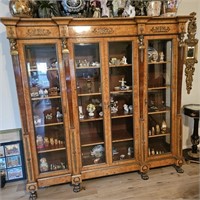 Beautiful Display Cabinet / Vitrine