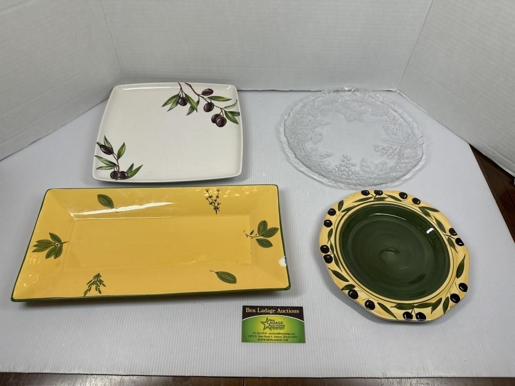 4 Serving Trays