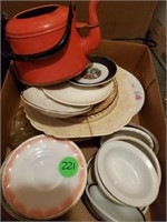 COLLECTION OF MISC. PLATES / TEA POT
