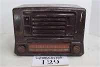Antique Admiral Model 6T02-5B1-MA Radio