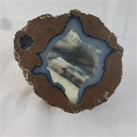 Unique cut mixed quartz stone