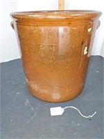 4 gallon Peoria Pottery crock has chips