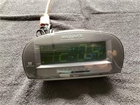 G1) Magnavox alarm clock, radio tested works as