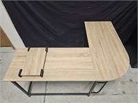 L-Shaped Desk
58×29×44"