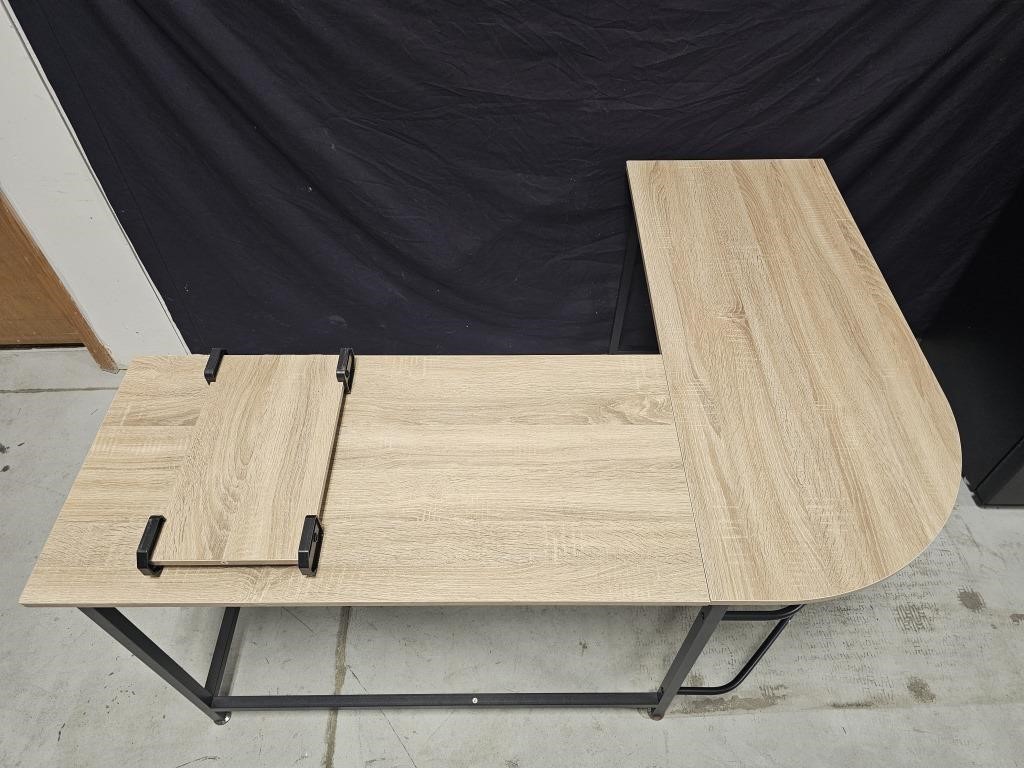 L-Shaped Desk
58×29×44"