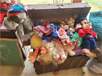 TRUNK FULL OF STUFFED ANIMALS (TRUNK NOT INCLUDED)