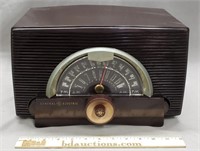 Vintage General Electric 409 "Atomic" AM/FM Radio