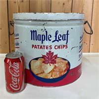 Vieille et grosse boite de chips Maple Leaf en
