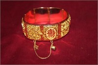 Asian 18kt gold Bracelet with Asian Writing;