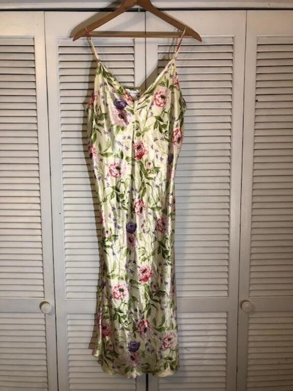 VINTAGE NIGHTGOWNS, HOUSECOATS, SLIPS, & MORE - ENDS 6/3/24