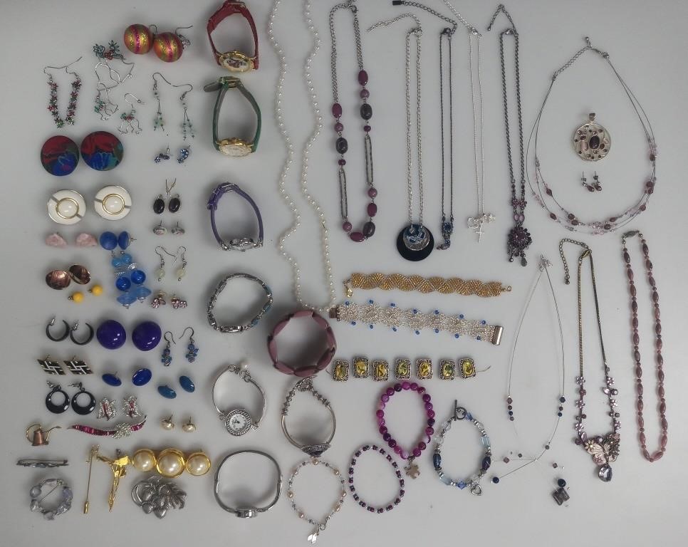 Vintage Costume Jewelry: Necklaces, Bracelets,