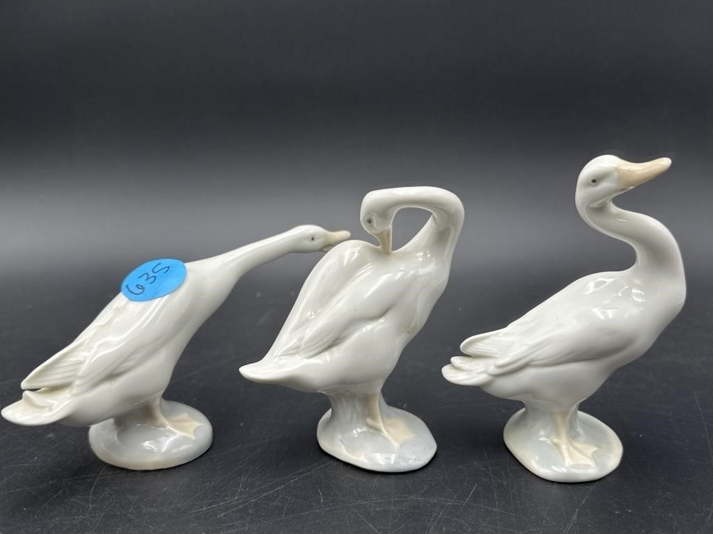 LOT OF 3 LLADRO GEESE