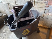 mobile rubbermaid mop bucket
