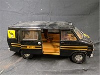 Ertl Die Cast 1/16 Scale Iowa Hawkeyes Van