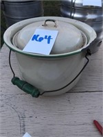 Enamelware Chamber Pot W/  Lid (Green Trim)