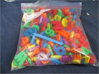 magnetic letters / numbers .