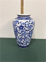 BLUE AND WHITE CHINOISERIE VASE