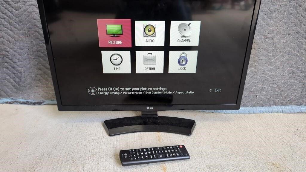 24" LG Television With Remote, Model 24LF454B