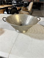 Vintage Wear-Ever No 208 Colander Strainer