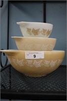 SET OF 3 VINTAGE PYREX NESTING BOWLS