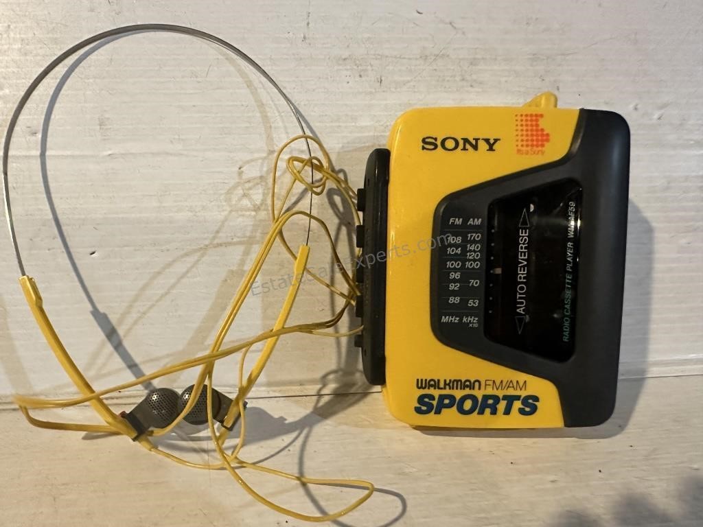 SONG WALKMAN SPORT AM/FM CASSETTE PLAYER