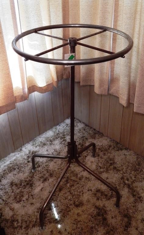 Round clothes rack 26 x 49