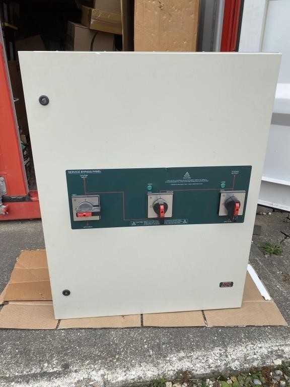 New APC Service Bypass Panel Switch 208 V 3 Phase