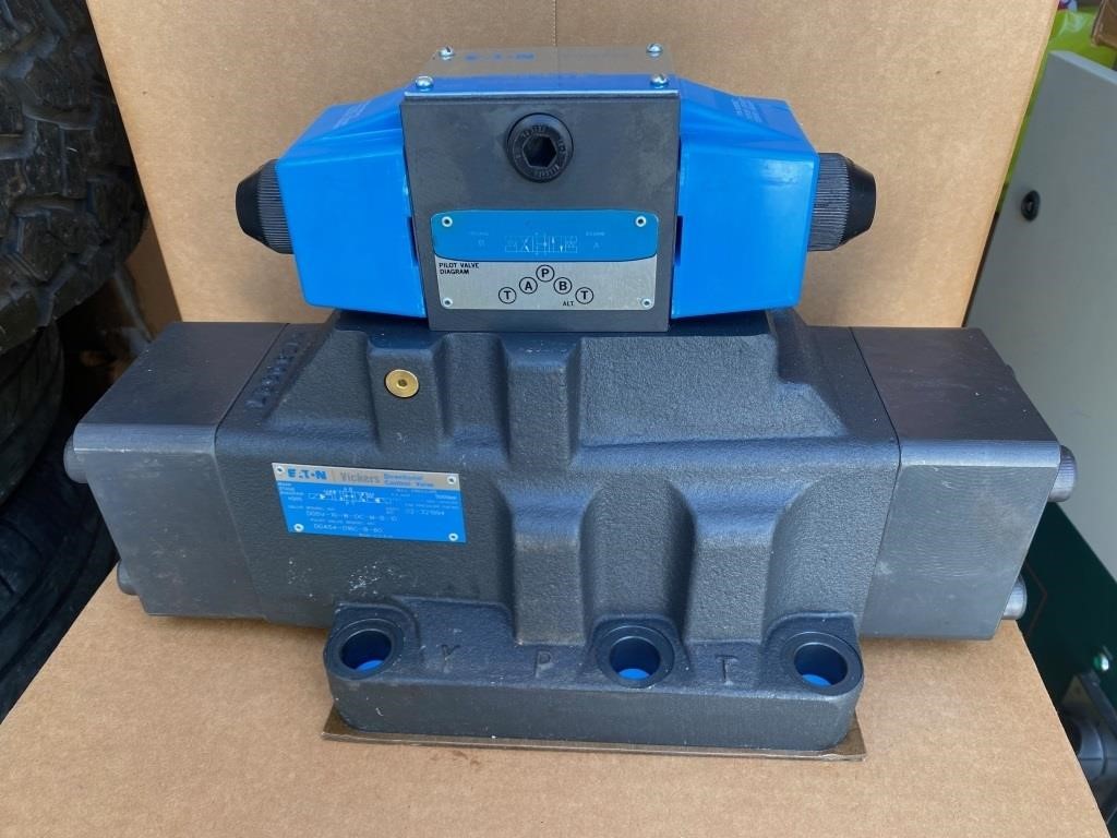 $$$ New -  Eaton Vickers Directional Control Valve