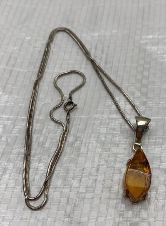 8,4g 925 Silver and Amber necklace