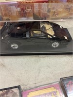 1:24 scale Lamborghini countach model in case