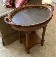 Oval tray-top side table