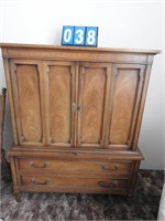 Beautiful Drexel Wood Wardrobe