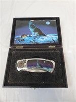 Howling wolf collector folding knife in box