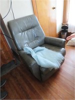 RECLINER - BRING HELP TO REMOVE