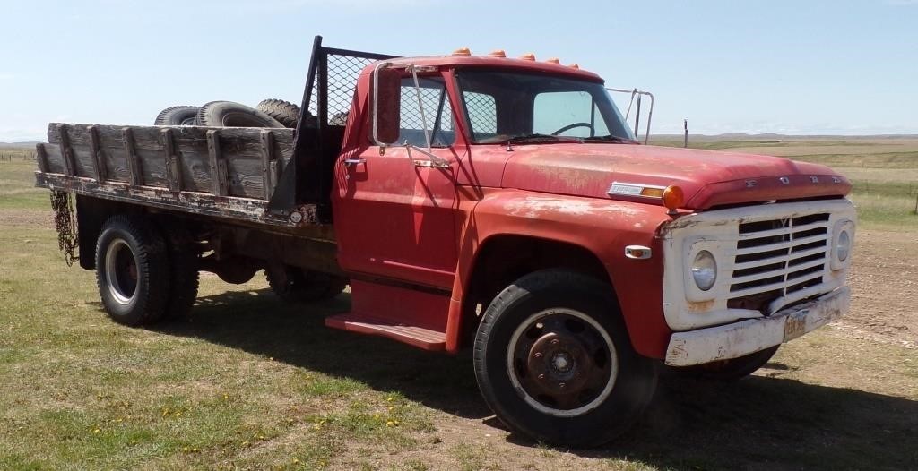1973 FORD F600 TRUCK, DUALLY. DUMP BED,